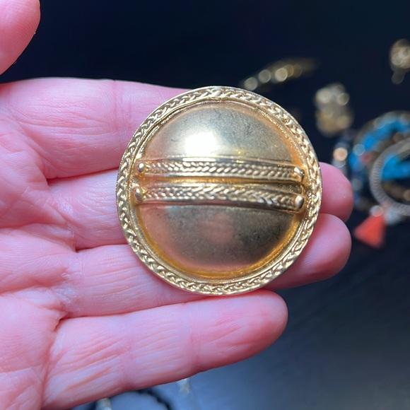 Vintage to modern estate jewelry lot - earrings, bracelets, brooches/pins - Picture 10 of 15